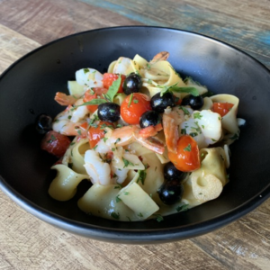 Tagliatelle z krewetkami królewskimi w sosie maślanym